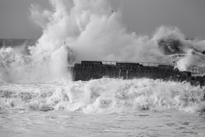Giant waves - Portreath, Cornwall by David Anderson